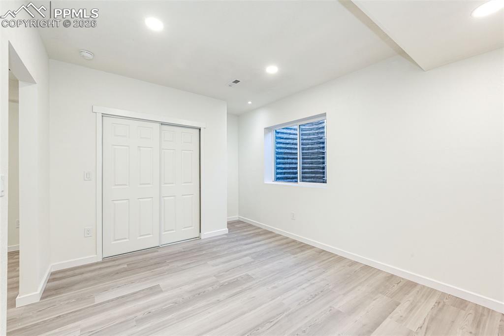 Image 28 of 47: Living Room