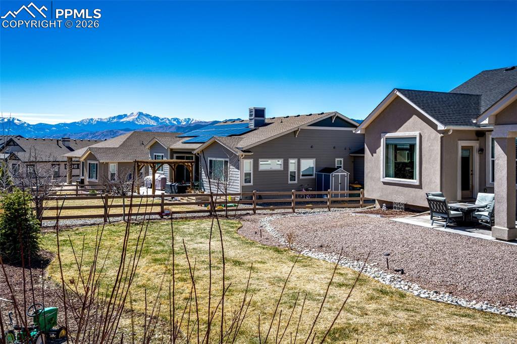 Image 40 of 47: Yard