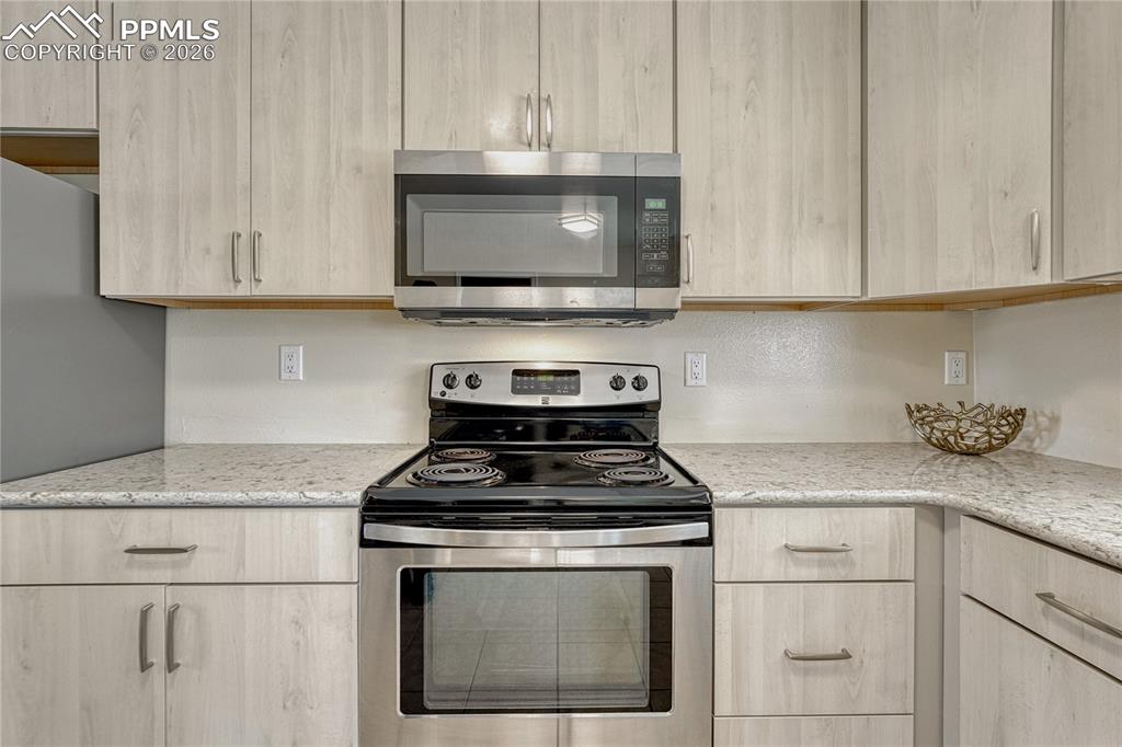 Image 11 of 49: Granite countertops