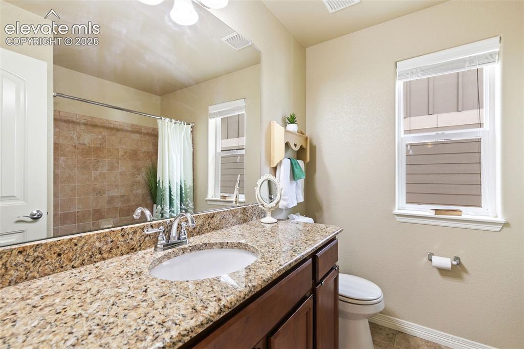 Image 20 of 27: Full bathroom