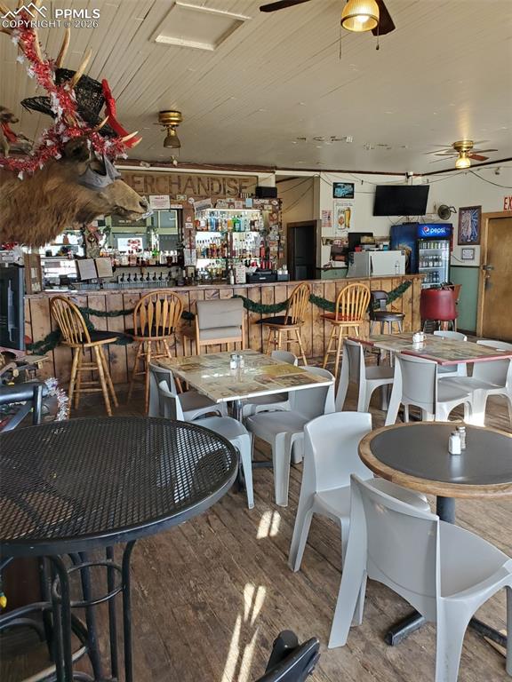 Image 5 of 8: Dining Area