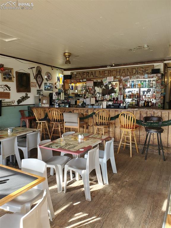 Image 6 of 8: Dining Area