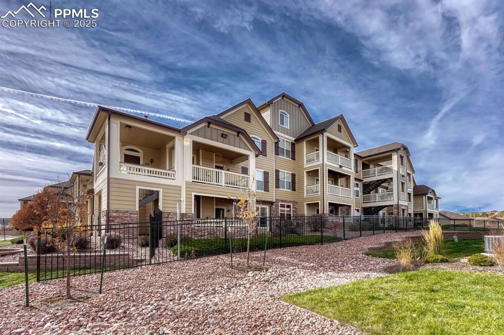 Image 27 of 27: View of property