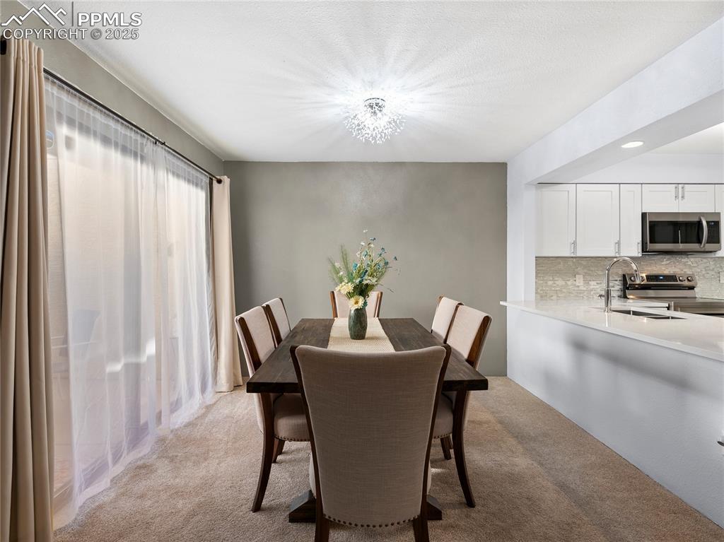 Image 13 of 49: Dining Area