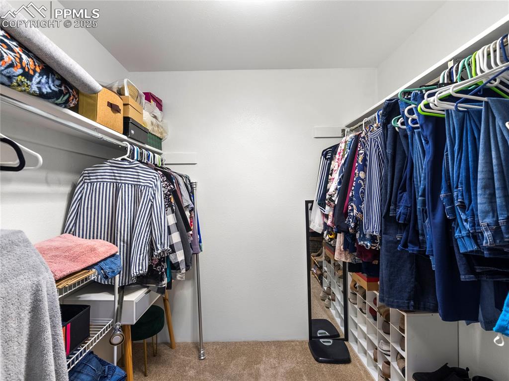 Image 25 of 49: Closet