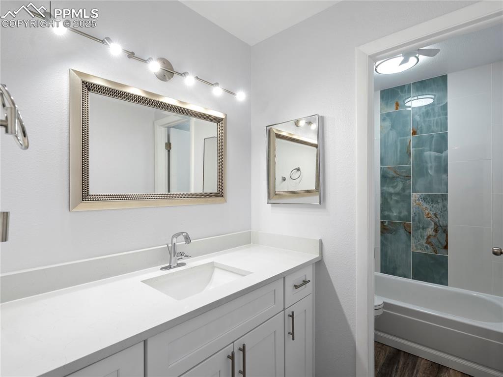 Image 28 of 49: Bathroom