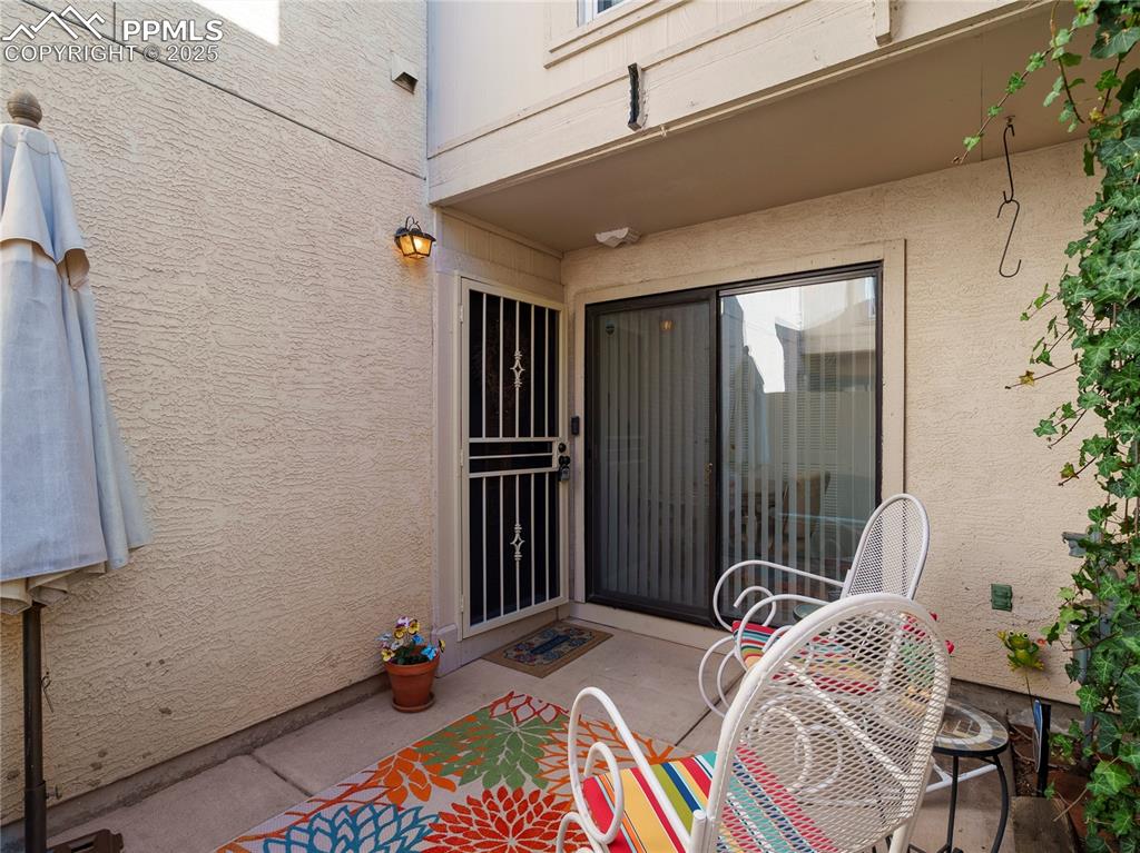 Image 31 of 49: Entry