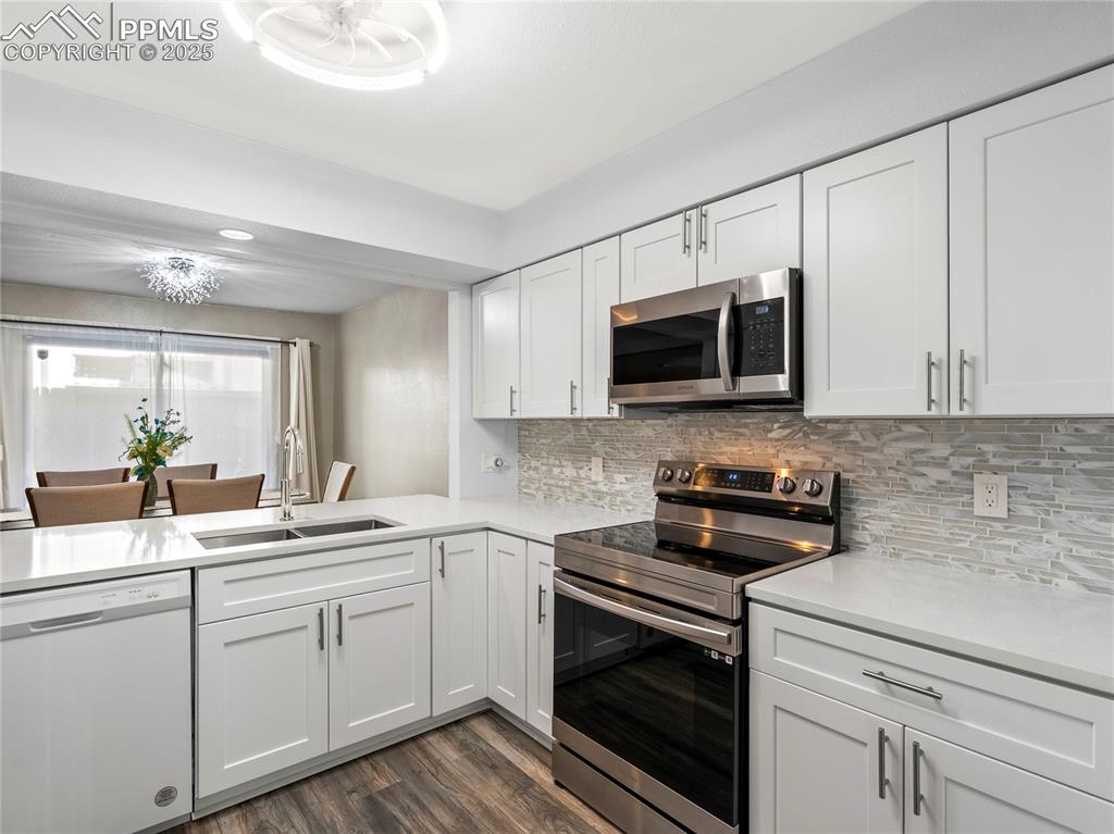 Image 4 of 49: Kitchen