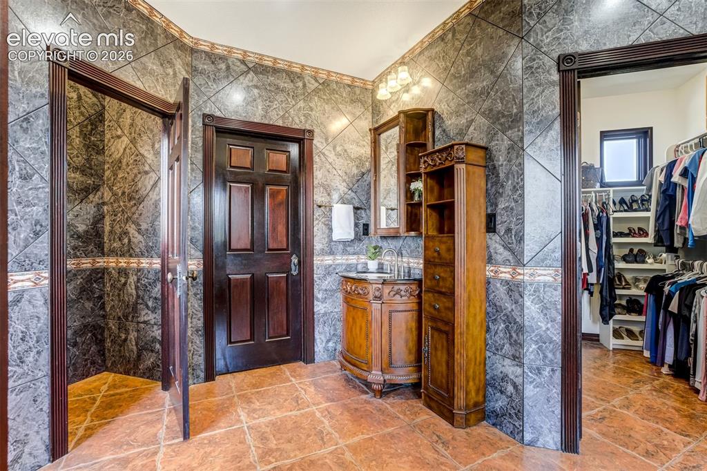 Image 33 of 50: Dual closets, private water closet, and space to relax.