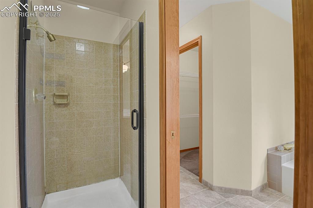 Image 34 of 48: Bathroom