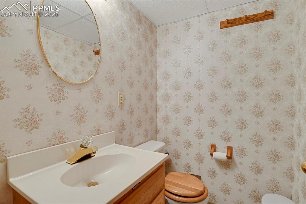 Image 41 of 48: Bathroom