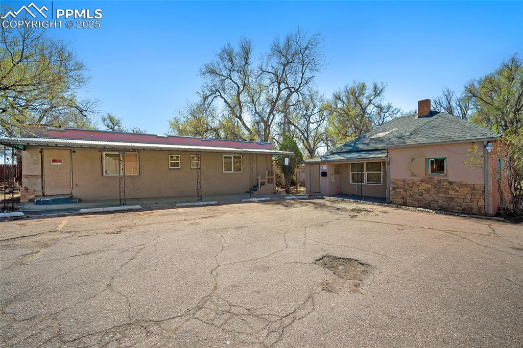 Image 15 of 20: Back of Structure