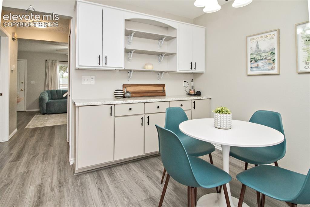 Image 10 of 35: Dining Area