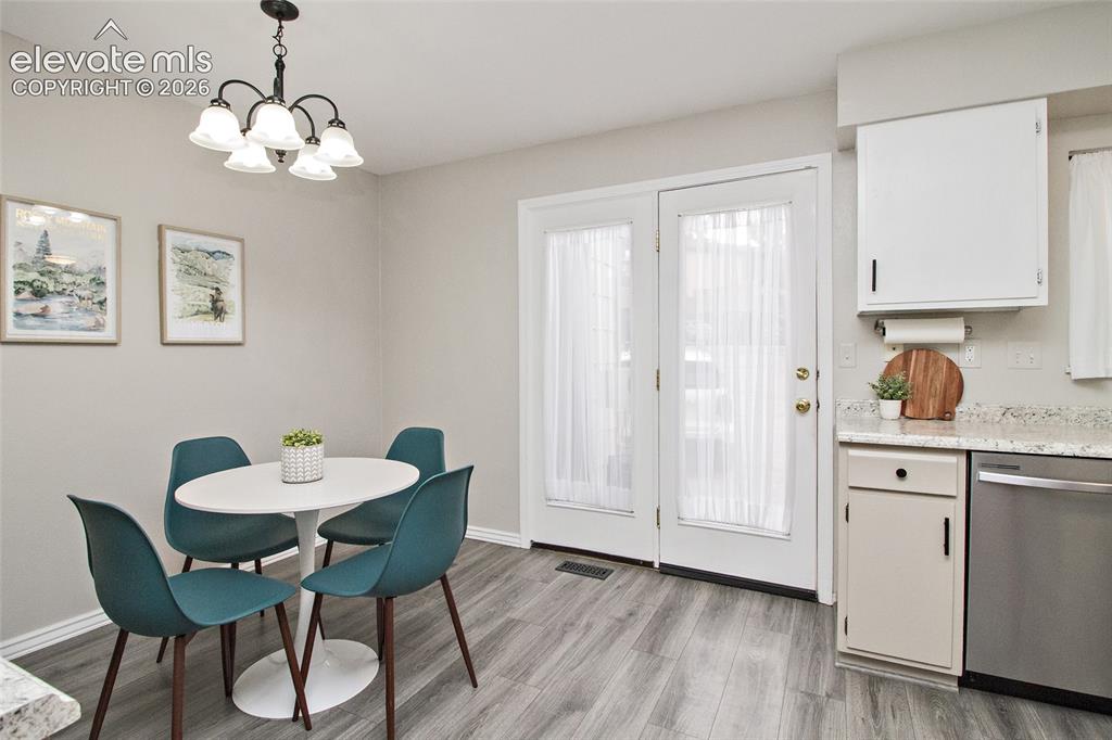 Image 12 of 35: Dining Area