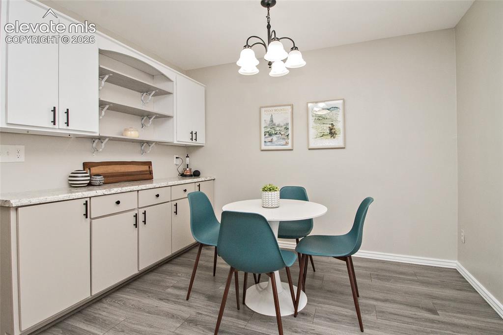 Image 13 of 35: Dining Area