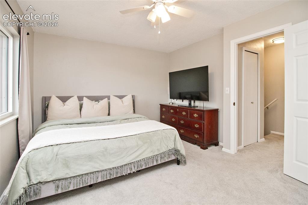 Image 20 of 35: Bedroom