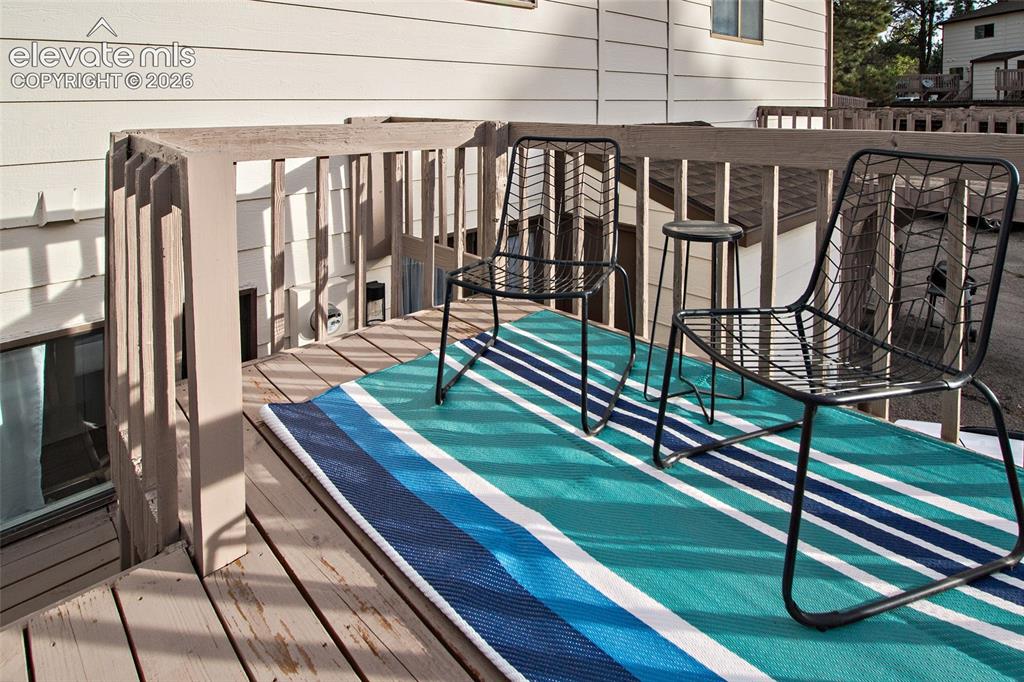 Image 27 of 35: Deck