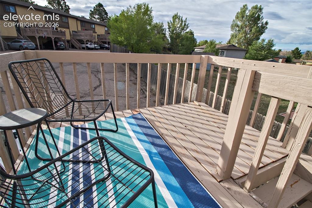 Image 28 of 35: Deck