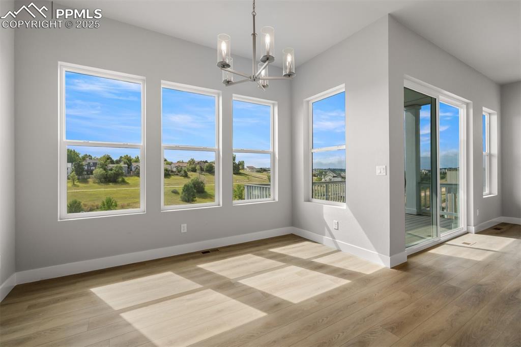 Image 10 of 36: Dining Area