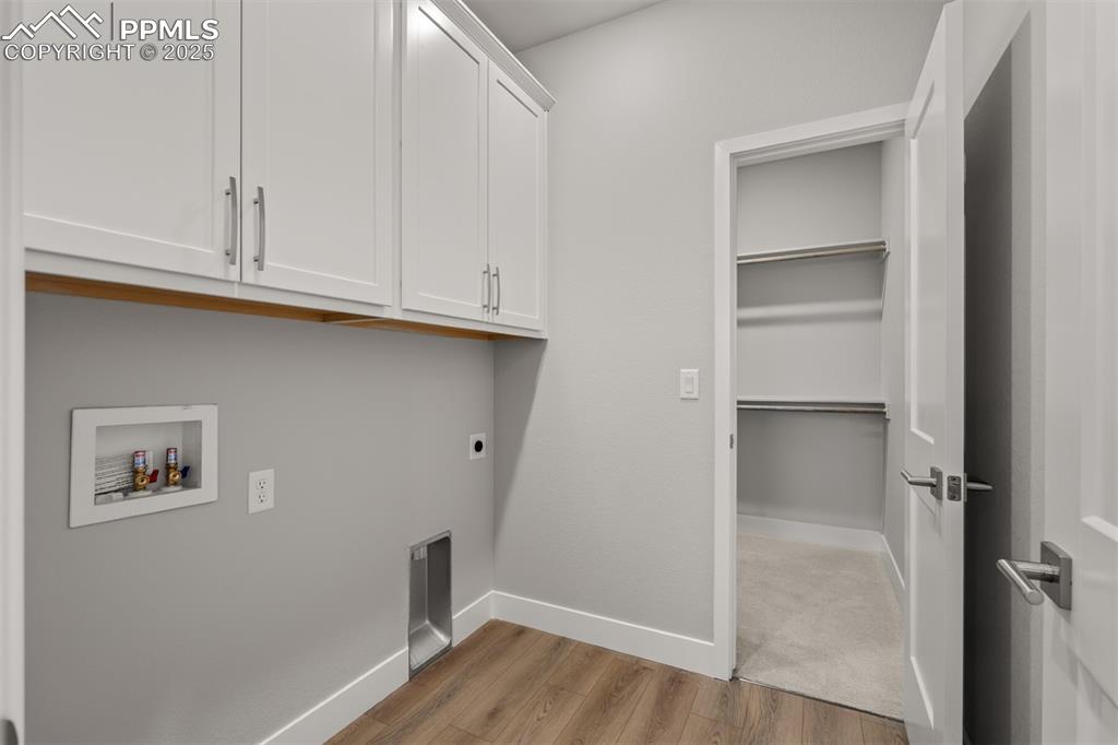 Image 22 of 36: Laundry