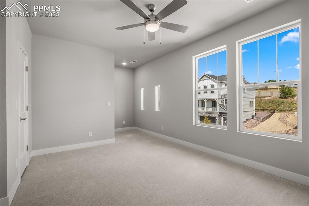 Image 24 of 36: Bedroom