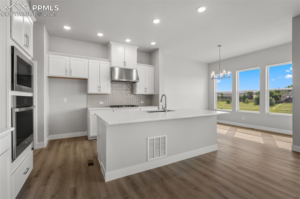 Image 4 of 36: Kitchen