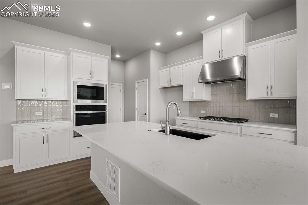 Image 5 of 36: Kitchen