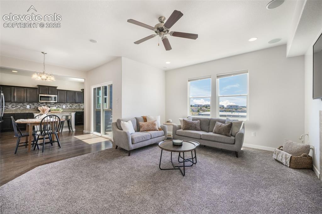 Image 8 of 50: Dining Area