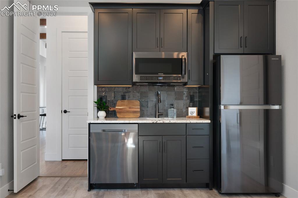 Image 25 of 50: Kitchen