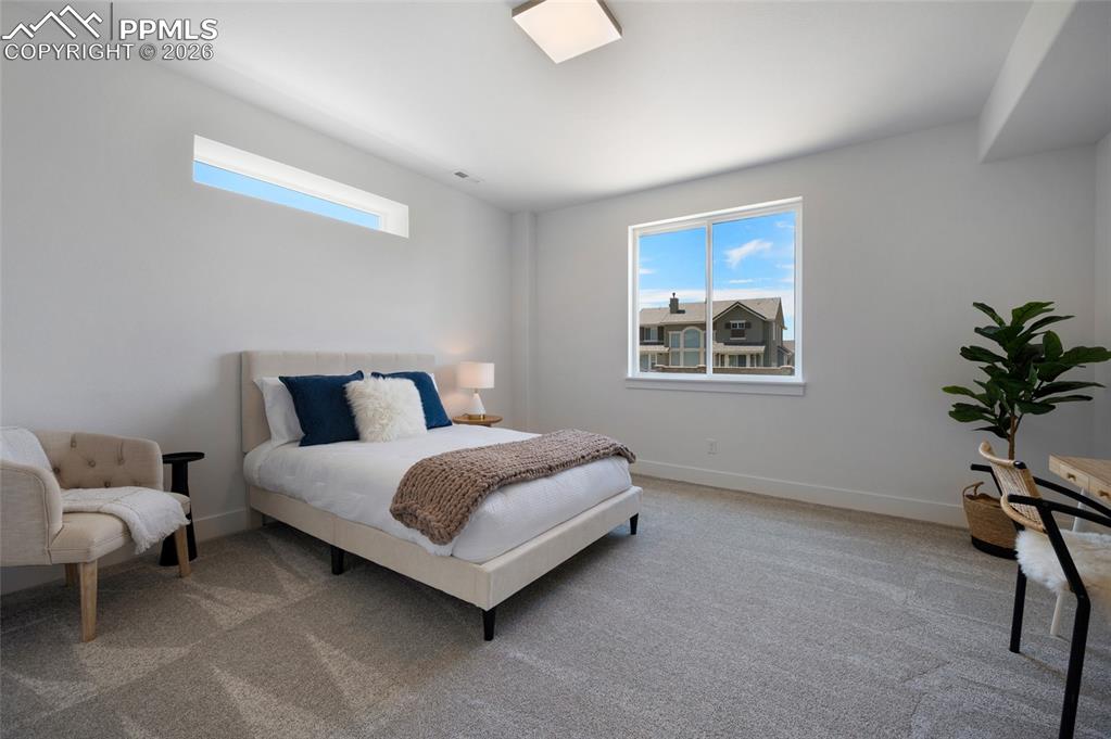 Image 39 of 50: Bedroom