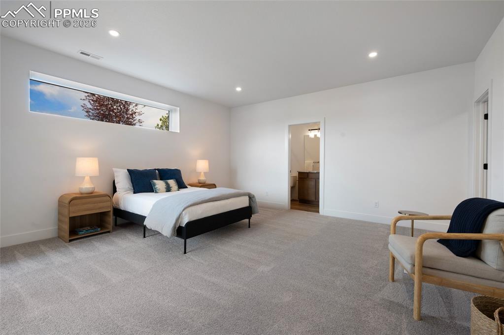 Image 41 of 50: Bedroom