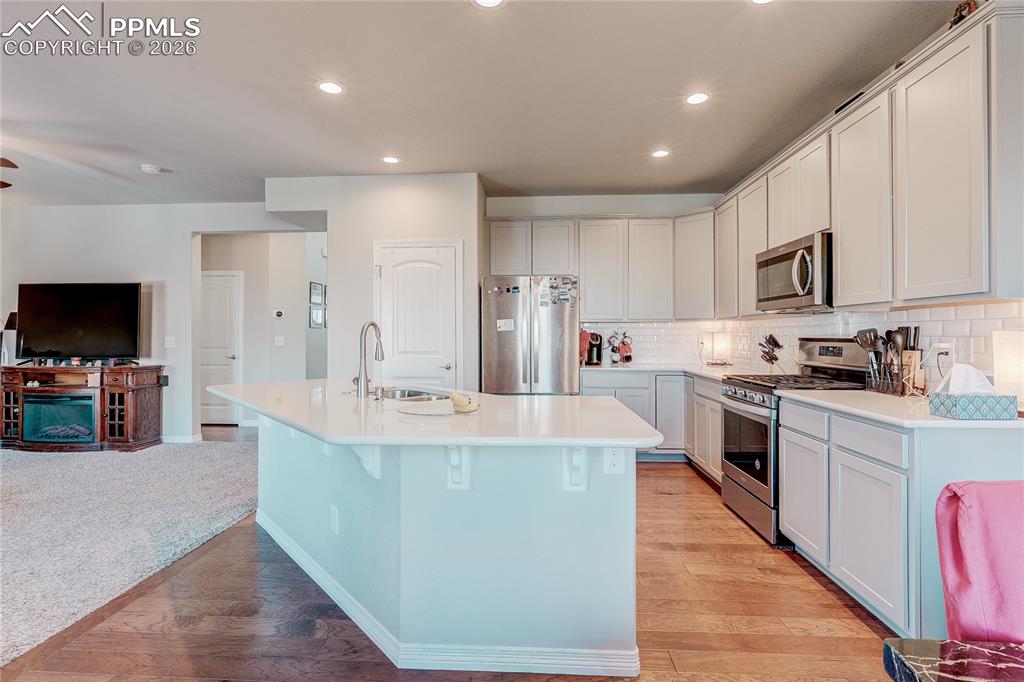 Image 13 of 31: Kitchen