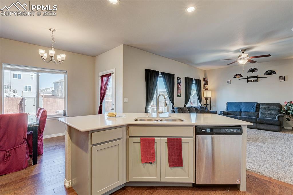 Image 14 of 31: Kitchen