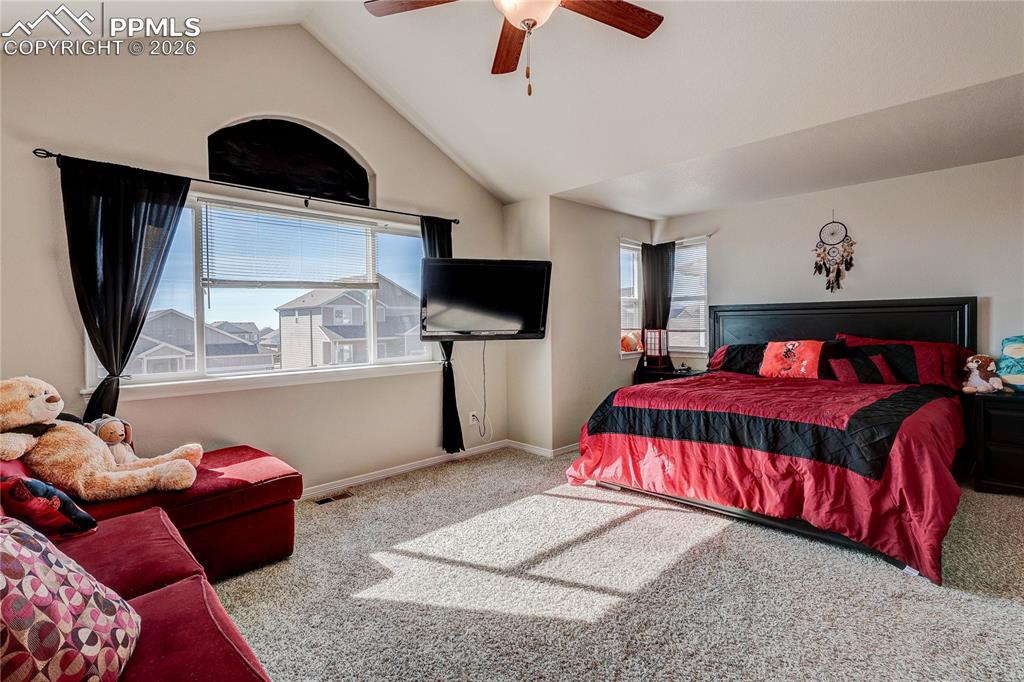 Image 16 of 31: Bedroom