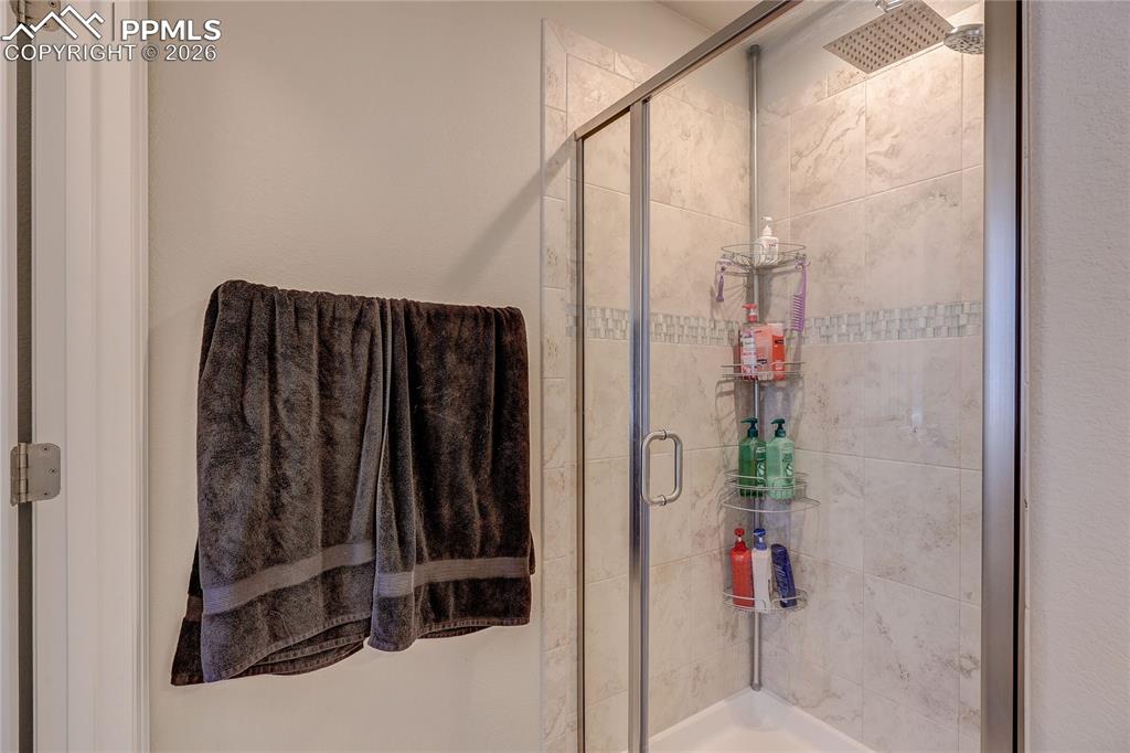 Image 19 of 31: Bathroom