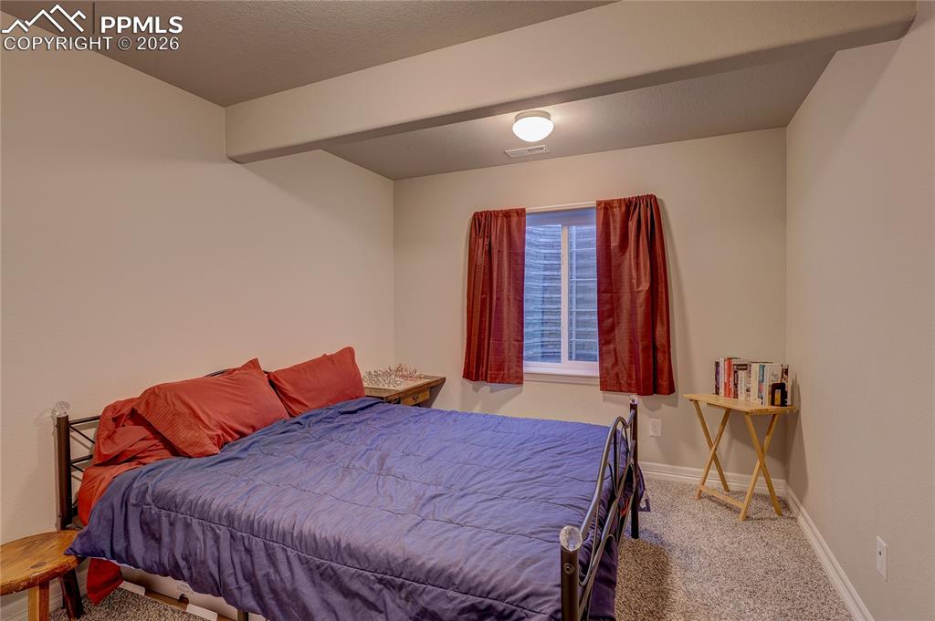 Image 25 of 31: Bedroom