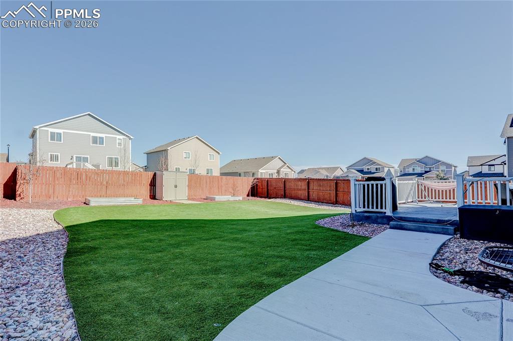 Image 29 of 31: Yard