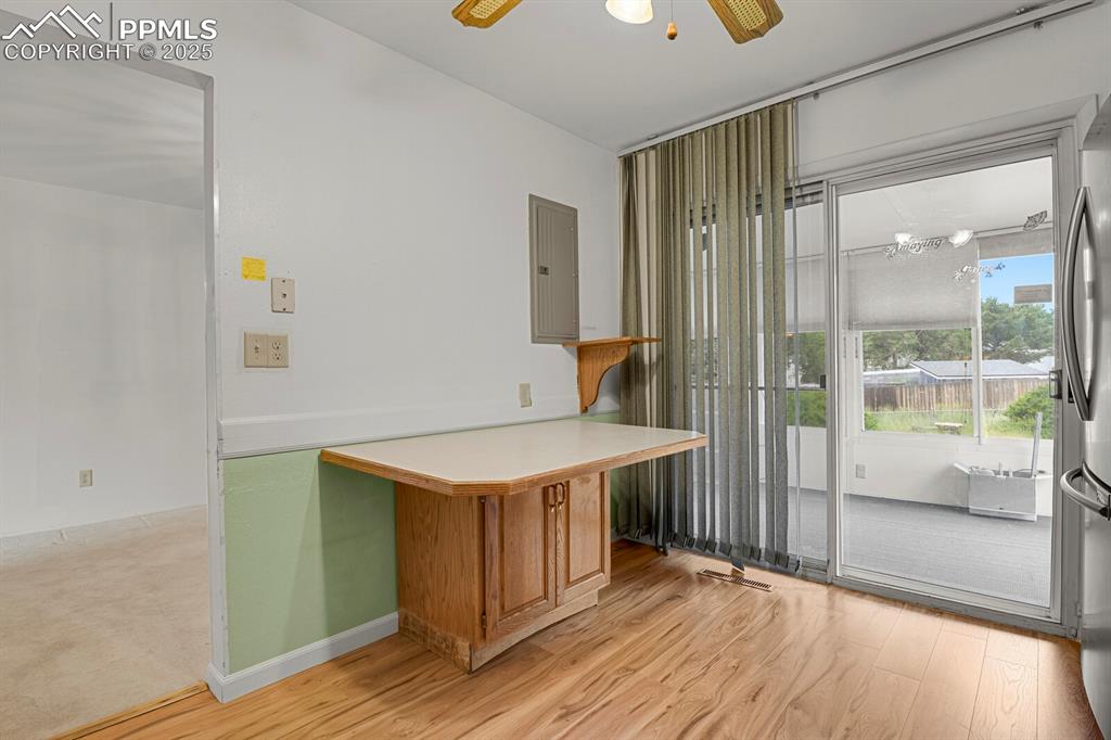 Image 13 of 40: Kitchen