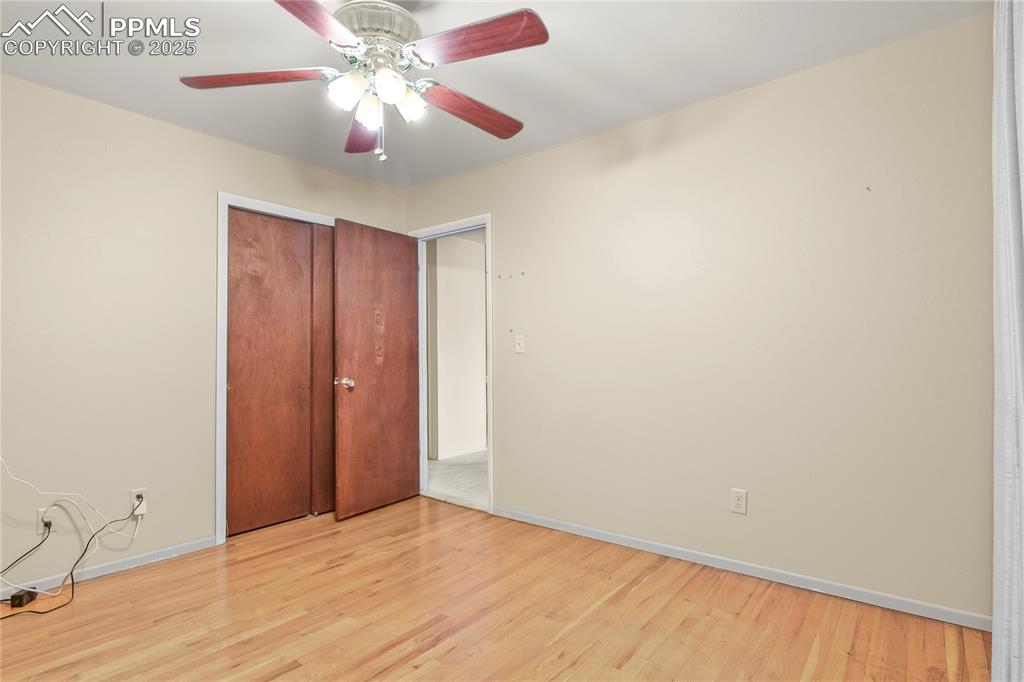 Image 20 of 40: Bedroom