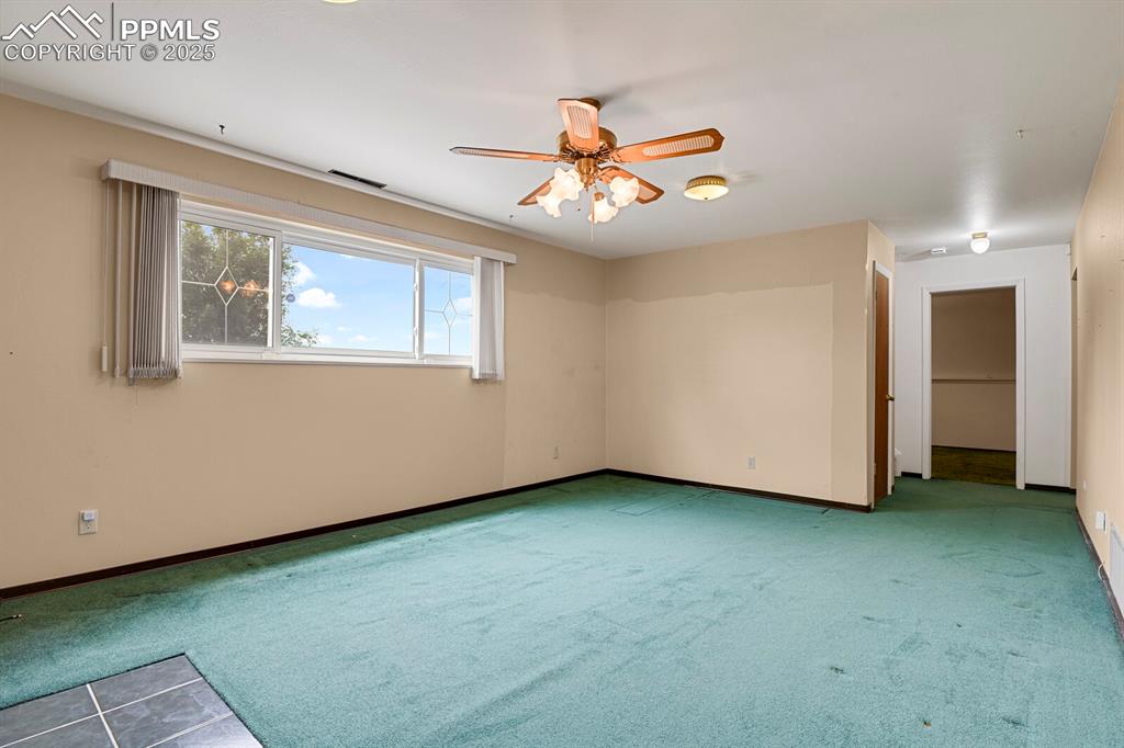 Image 26 of 40: Family Room
