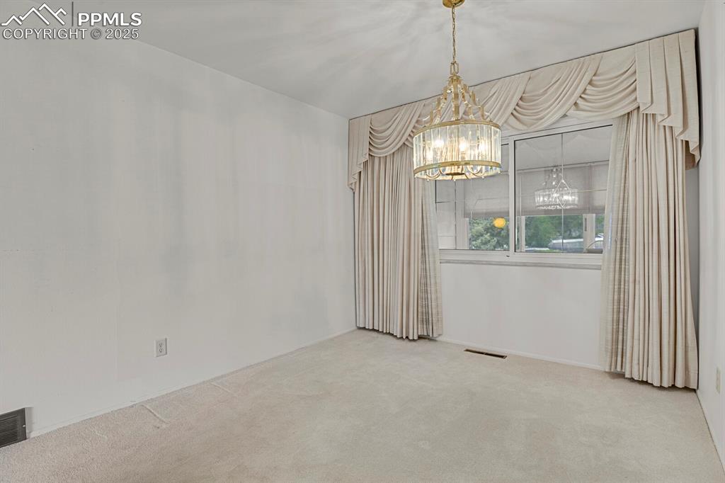 Image 9 of 40: Dining Room