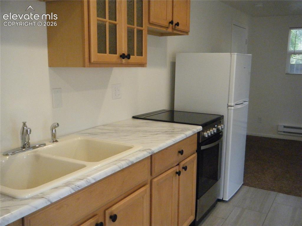 Image 11 of 22: Kitchen