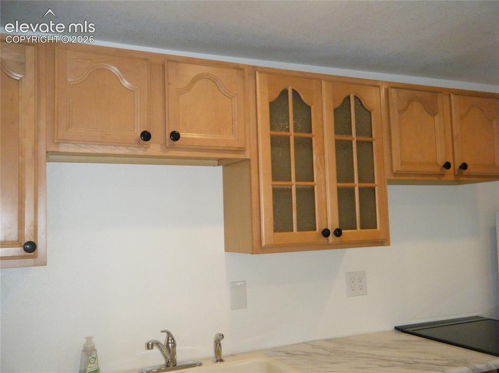 Image 12 of 22: Kitchen