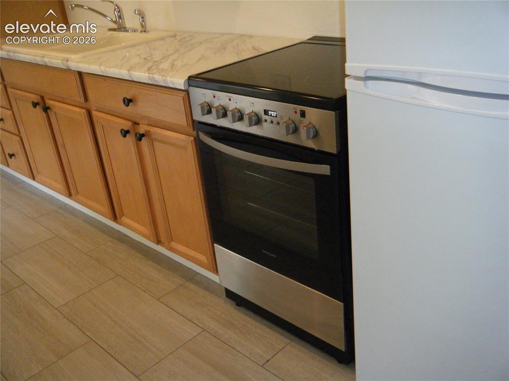 Image 13 of 22: Kitchen