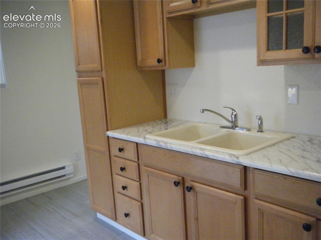 Image 14 of 22: Kitchen