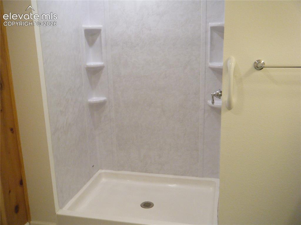 Image 17 of 22: Bathroom
