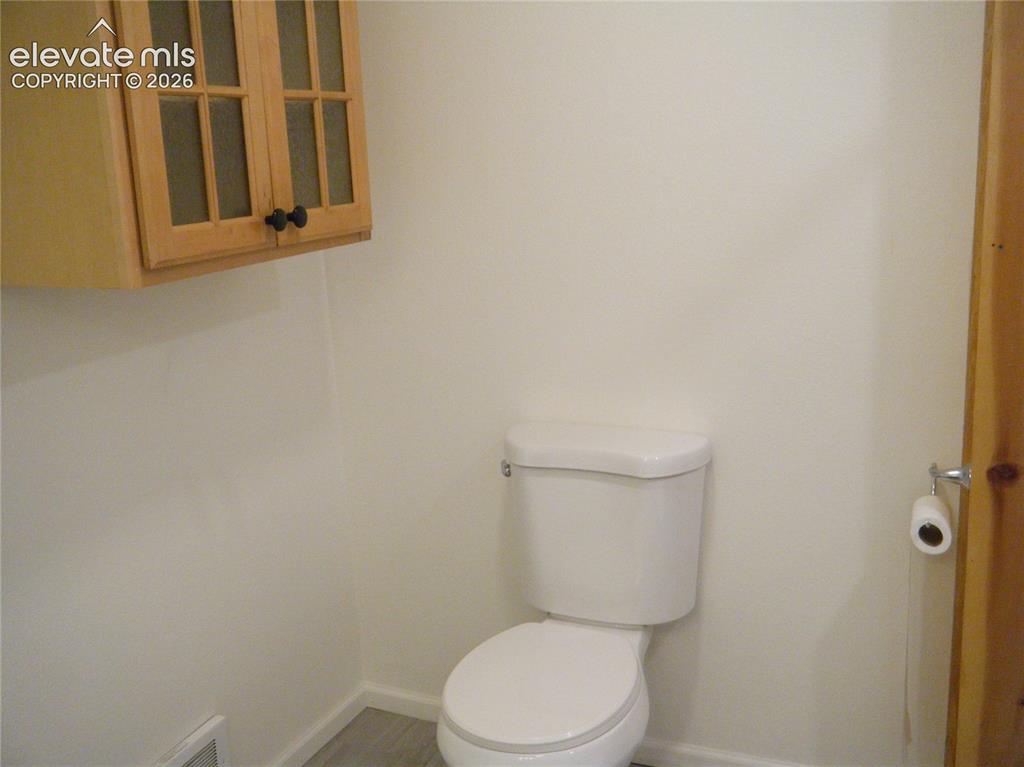 Image 19 of 22: Bathroom