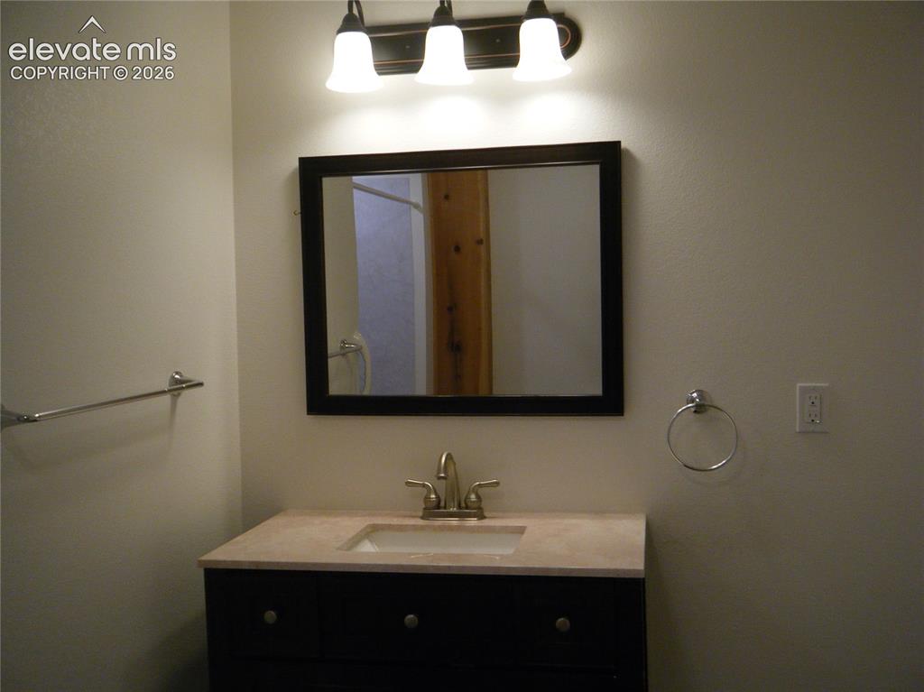 Image 20 of 22: Bathroom