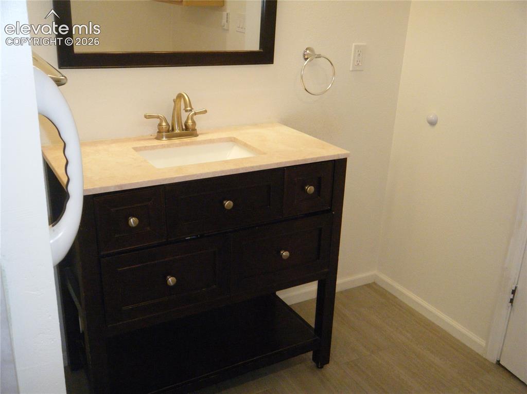 Image 21 of 22: Bathroom