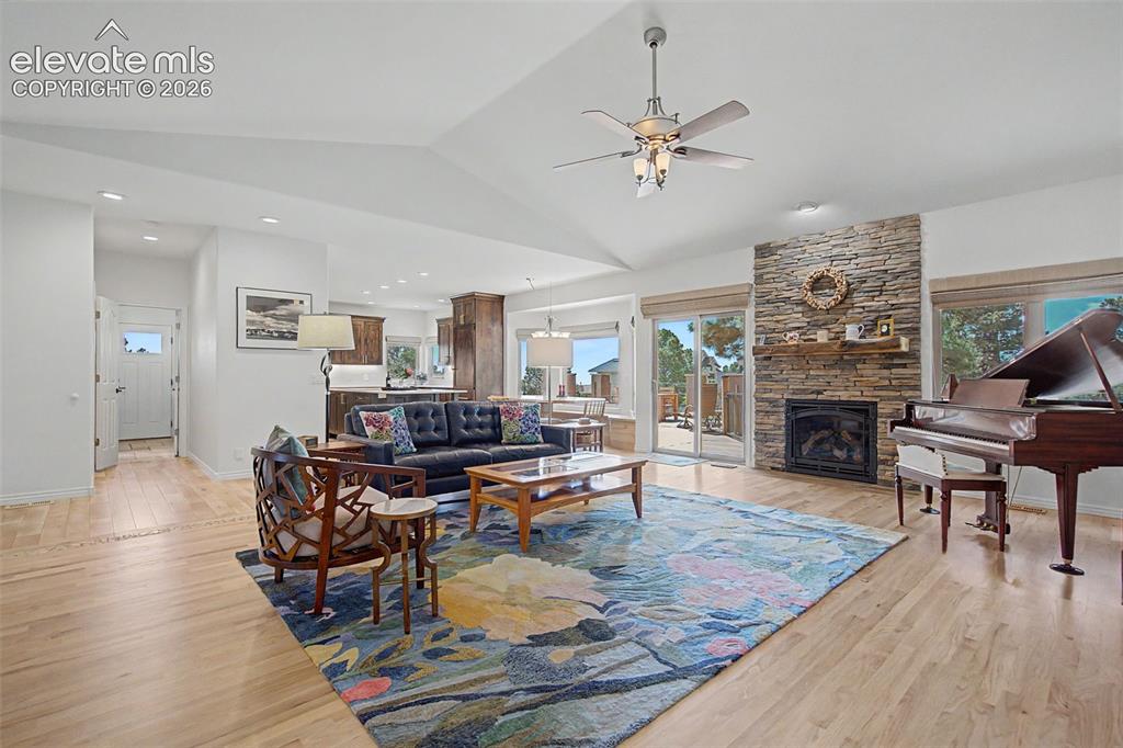 Image 18 of 49: Living Room